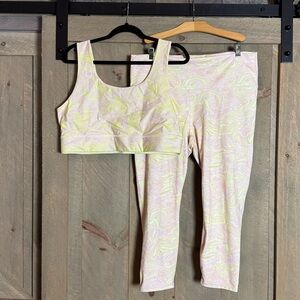 Fabletics reversible sports bra with matching leggings set Size XL